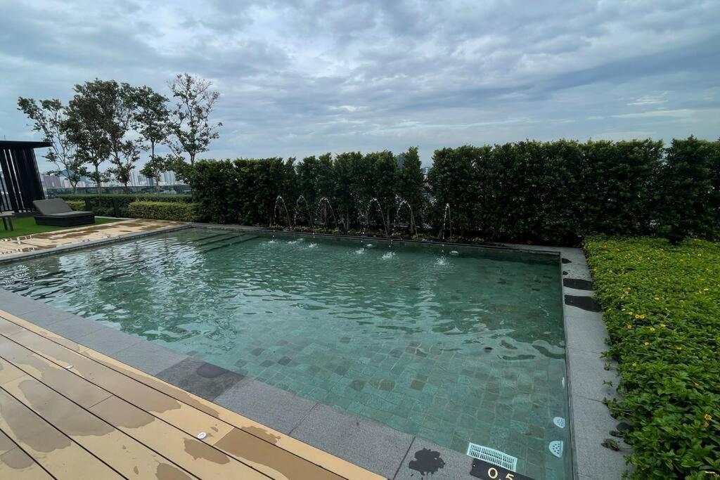 Beacon Suites With Infinity Pool At Georgetown By Wl Luaran gambar