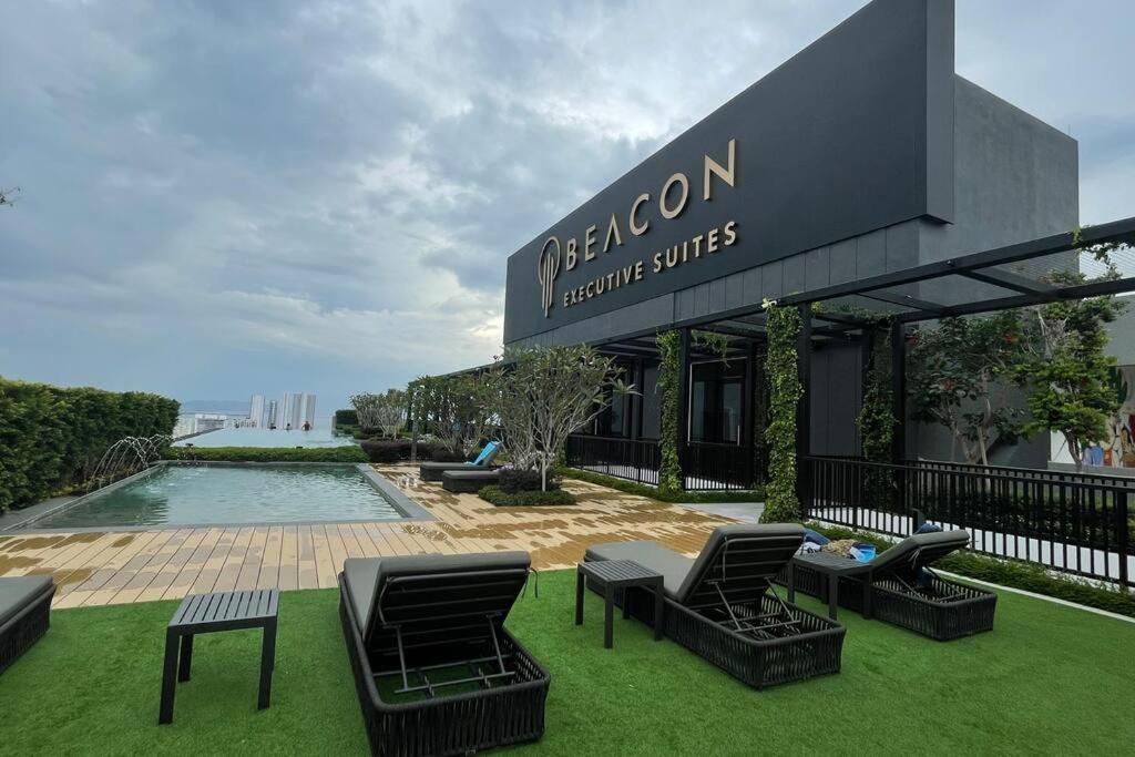 Beacon Suites With Infinity Pool At Georgetown By Wl Luaran gambar